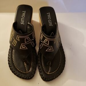 Two Lips Leather Embroidered Wood Heel Sandals Flip Flops Womens Size 8 Black